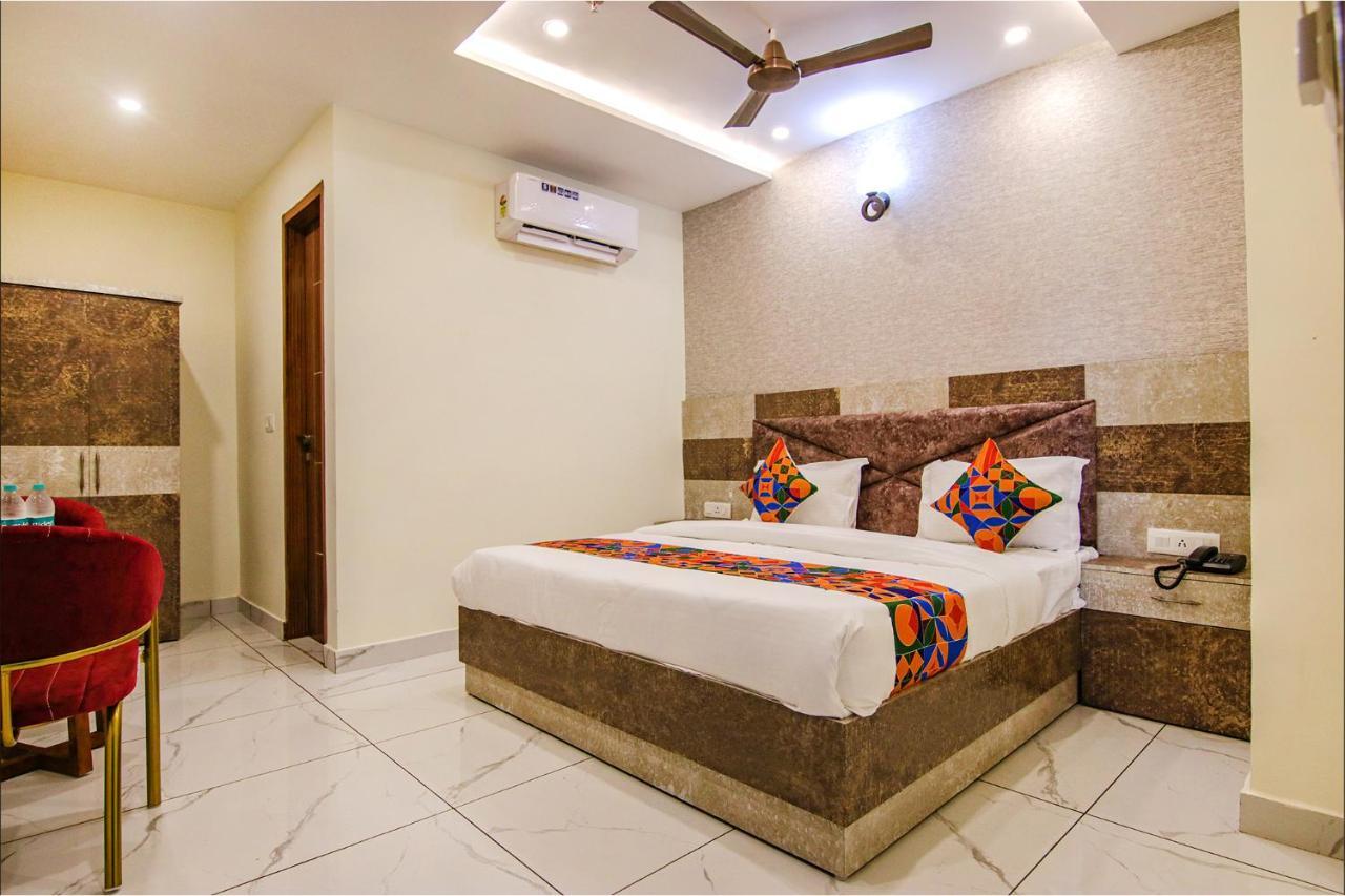 Fabhotel Meridian Inn Mohali Екстериор снимка