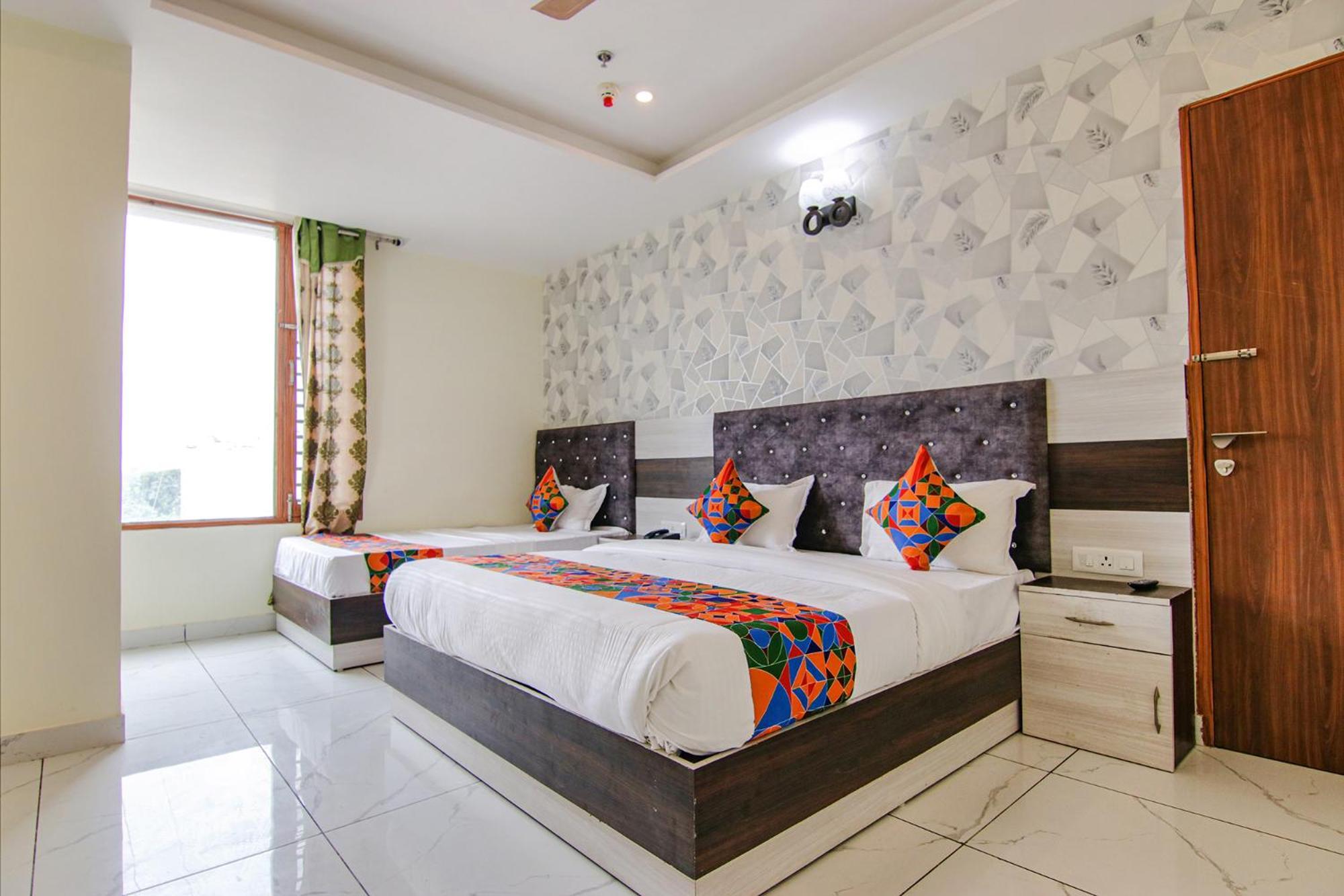 Fabhotel Meridian Inn Mohali Екстериор снимка