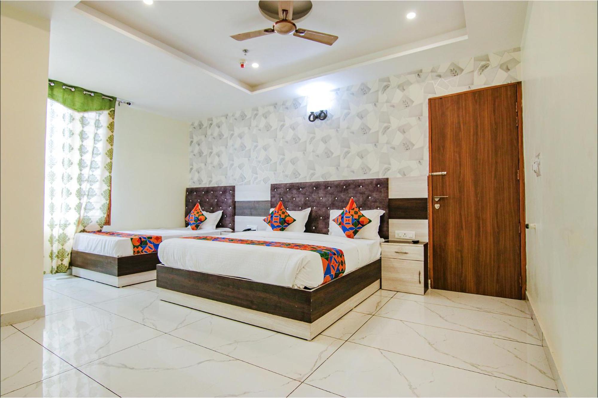 Fabhotel Meridian Inn Mohali Екстериор снимка