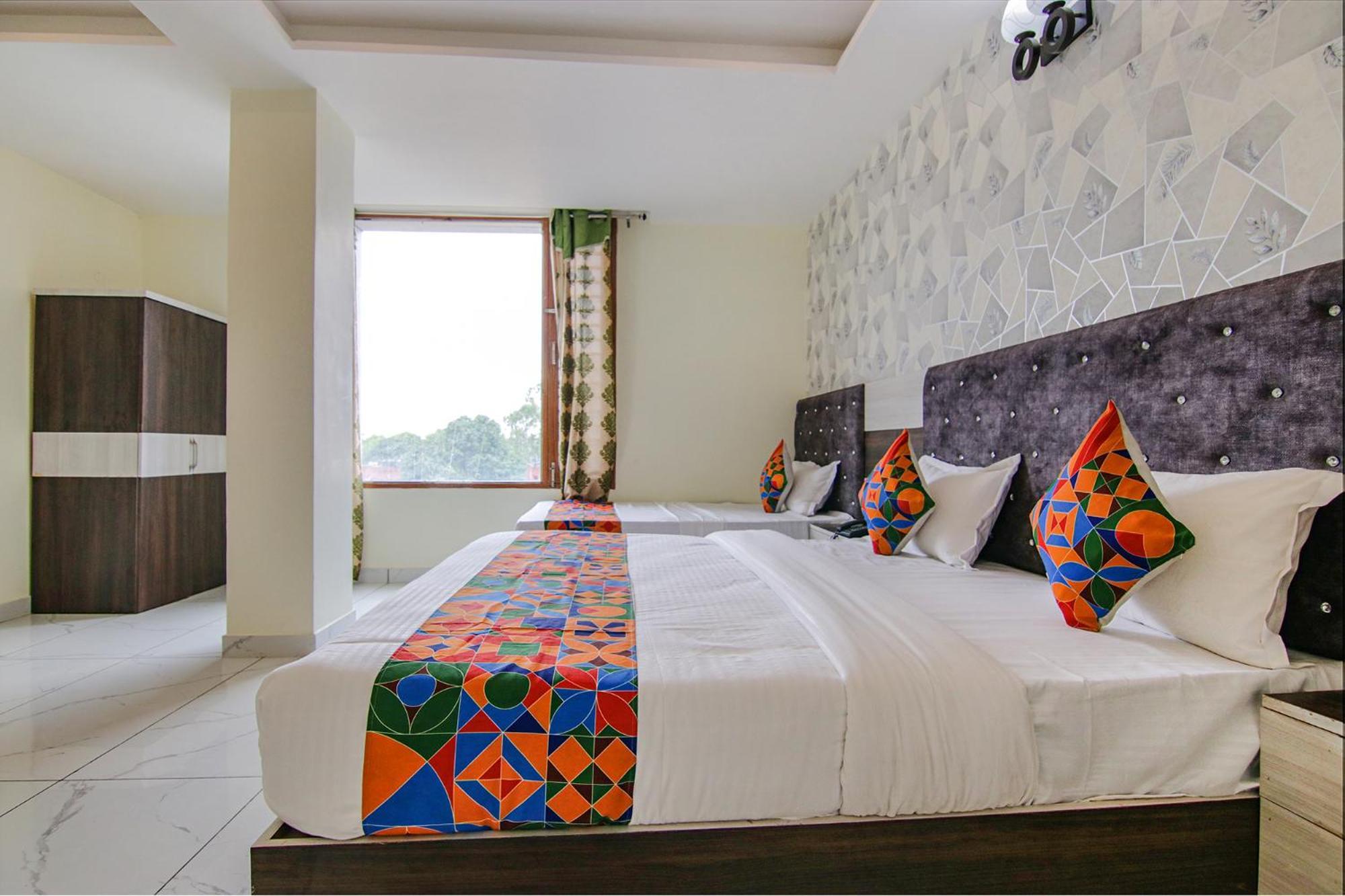 Fabhotel Meridian Inn Mohali Екстериор снимка