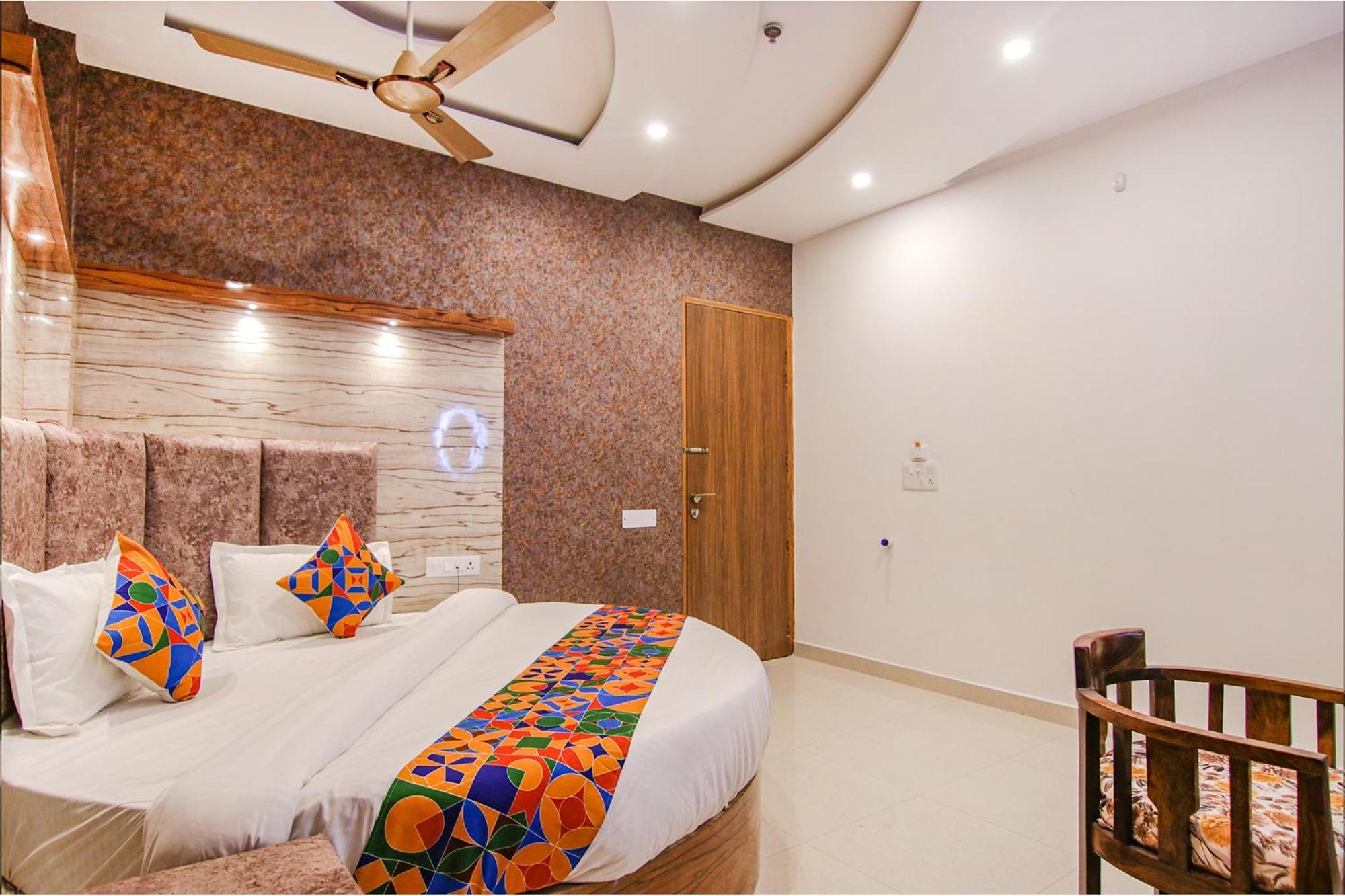 Fabhotel Meridian Inn Mohali Екстериор снимка