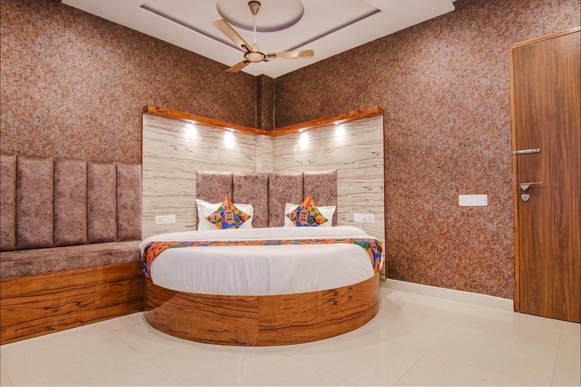 Fabhotel Meridian Inn Mohali Екстериор снимка